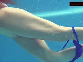 Petite Teen Underwater - Swimming teen / Video Porno Gratis XXX - XXXvideor.com